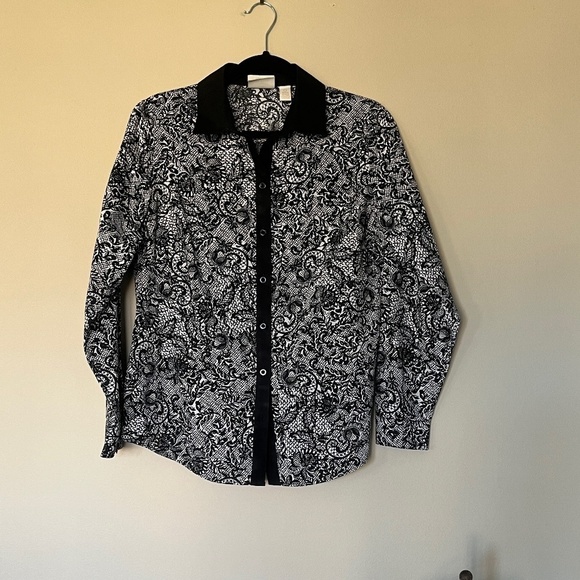 Chico's Black and White Print No Iron Button Down Blouse (SIZE 0) - Picture 1 of 11